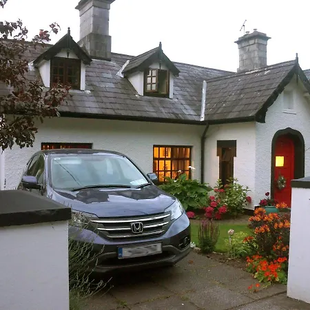 Ivy Steps From National Park Holiday home Killarney