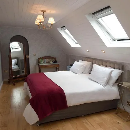 Ivy Steps From National Park *