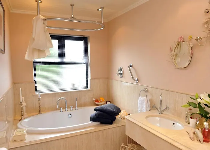 Ivy Steps From National Park * Killarney