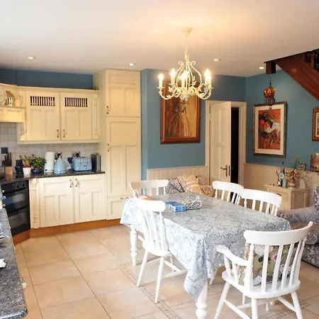 Ivy Steps From National Park